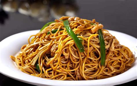 Čínské nudle Chow Mein