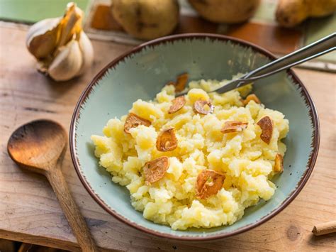 Česnekové šťouchané brambory