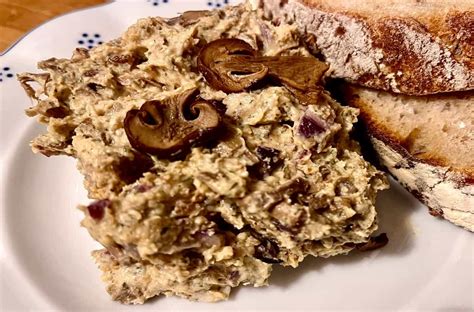 Škvarková pomazánka s houbami