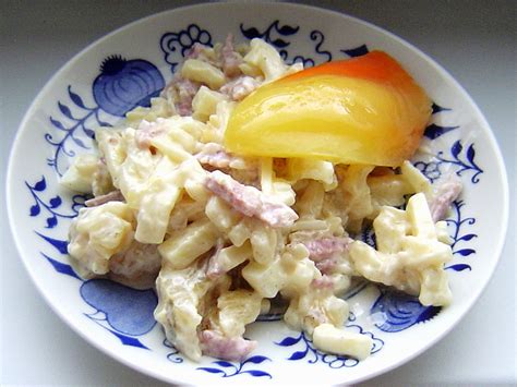 Švýcarský sýrový salát se šunkou