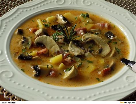 Žampionová polévka s řeřichou