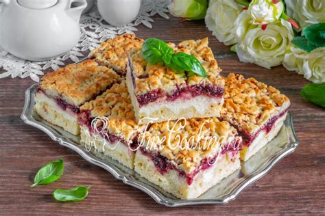 Пирог с цветами и творогом