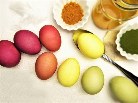 Barvení vajíček přírodními barvivy
