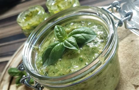 Bazalkové pesto