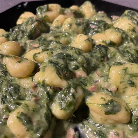 Bramborové knedlíčky se špenátem a šunkou