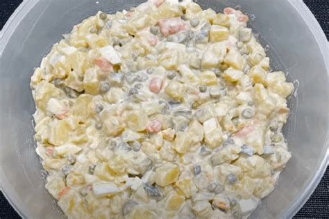 Bramborový salát s cuketou a bazalkou