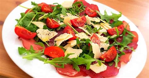 Bresaola s rukolou a parmazánem