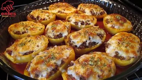 Conchiglioni plněné masem a pečené v rajčatové omáčce