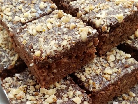 Cuketová buchta s ořechy a čokoládou