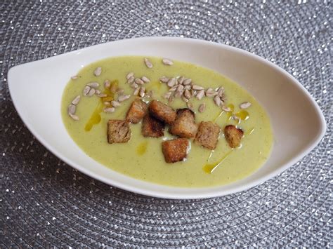 Cuketová krémová polévka s parmezánem