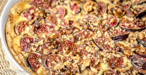 Fíkový koláč s mandlemi a švestkami