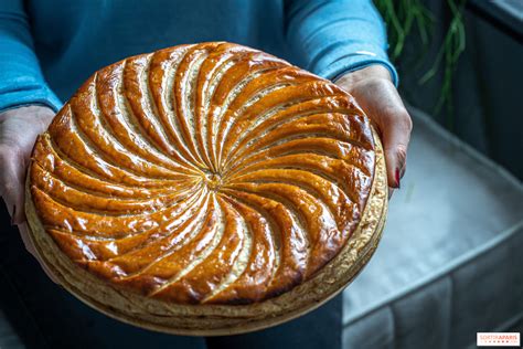 Galette des Rois rozkrojená