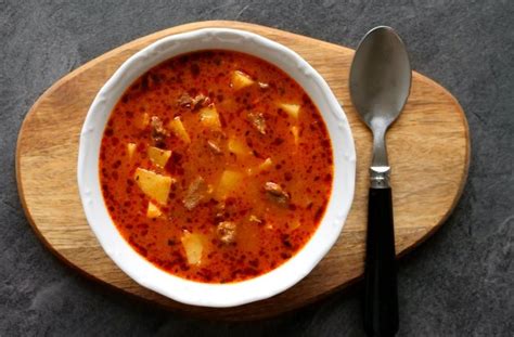 Gulášová polévka