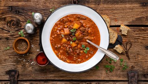 Gulášová polévka variace