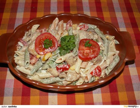 Italský těstovinový salát s kuřecím masem