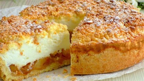 Jablečný drobenkový koláč