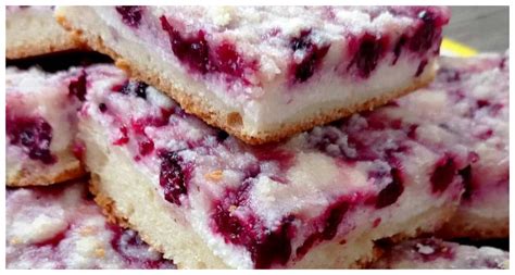 Koláč s ostružinami a tvarohem