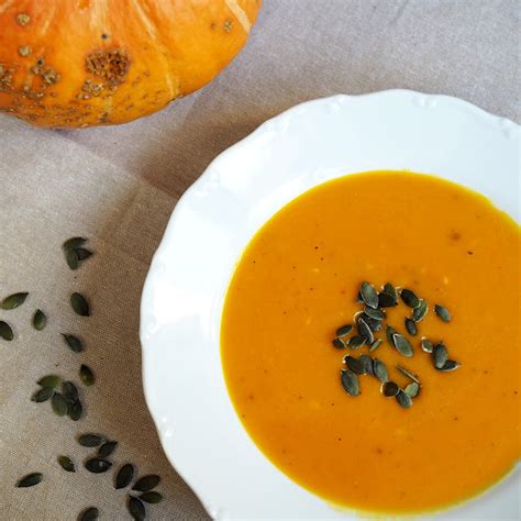 Krémová dýňová polévka s kokosovým mlékem