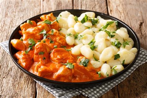 Kuře na paprice s noky