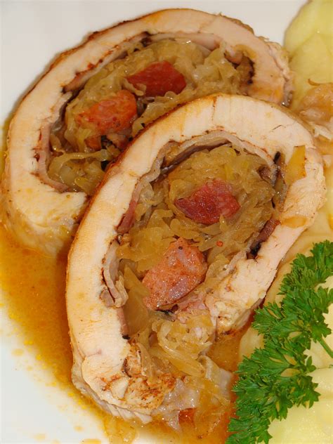 Kuře se zelím a klobásou