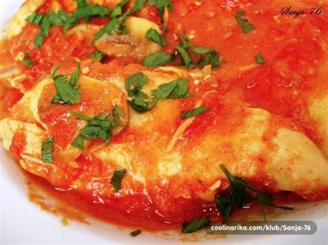 Kuřecí prsa s rajčatovou omáčkou