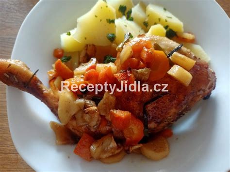 Kuřecí stehna s kořenovou zeleninou