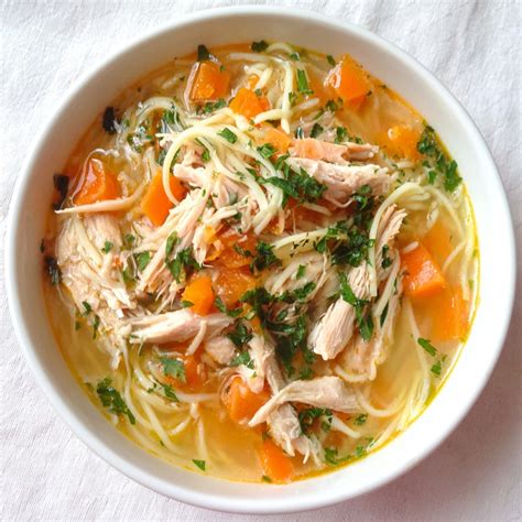 Kuřecí vývar s nudlemi