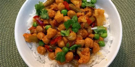 Květák s cizrnou a kokosovým mlékem