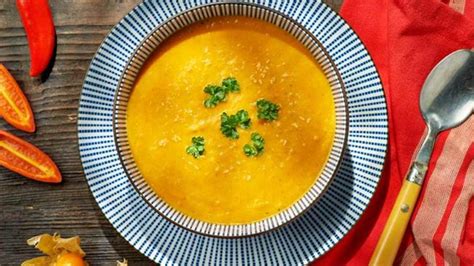 Mrkvová polévka s kari