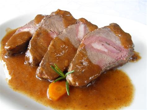 Mufloní kýta na víně