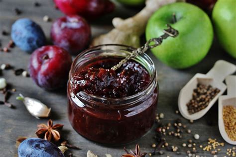 Příprava švestkové omáčky