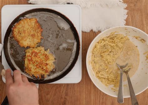 Příprava bramborových placek