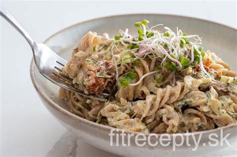 Penne s pórkem, mrkví, cuketou a kozím sýrem