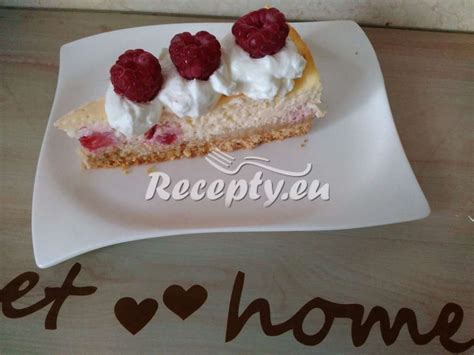 Piškotový dort s malinami