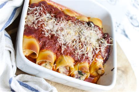 Plněné těstovinové mušle s ricottou a rajčatovou omáčkou