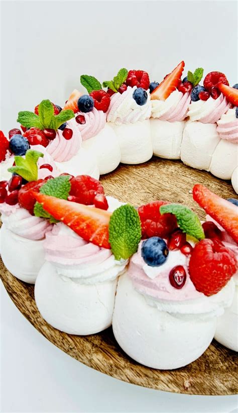 Růžová Pavlova
