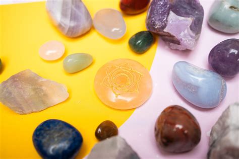 Různé druhy achátů