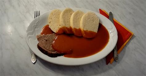 Rajská omáčka s knedlíkem