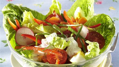 Salát s goji zálivkou