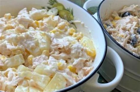 Salát z kuřecího masa a ananasu