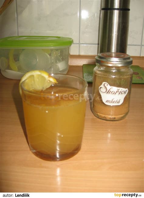 Sbiten: Tradiční zimní medový nápoj