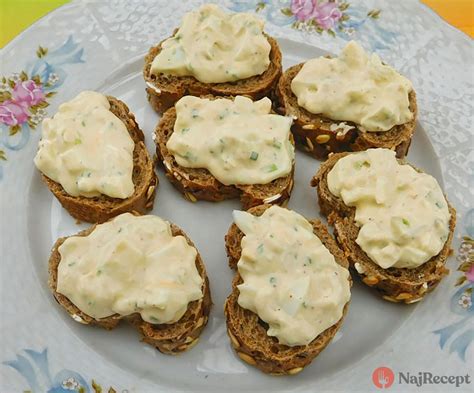 Servírování tatarské omáčky