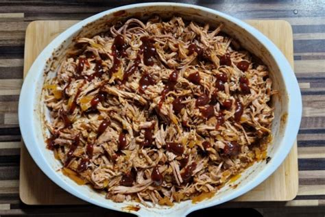 Servírované trhané maso