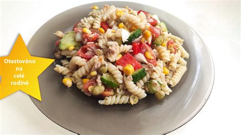 Těstovinový salát s tofu a zeleninou