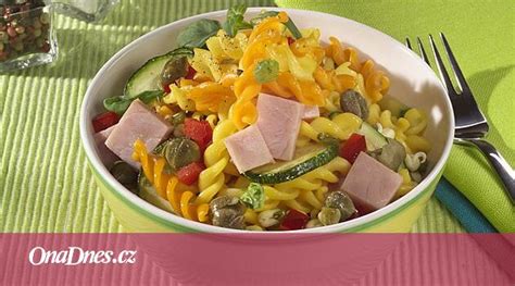 Těstovinový salát s uzeným masem