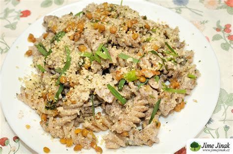 Těstoviny s čočkou, mrkví a celerem