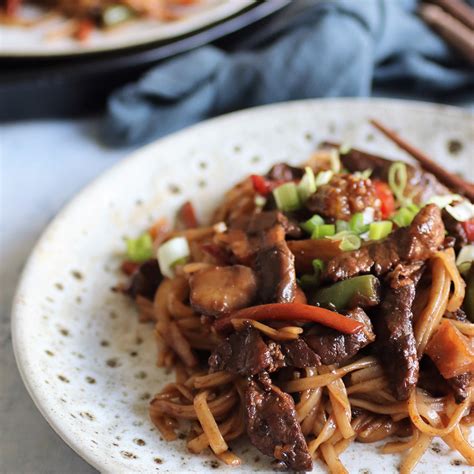 Thajské nudle s vepřovou krkovicí