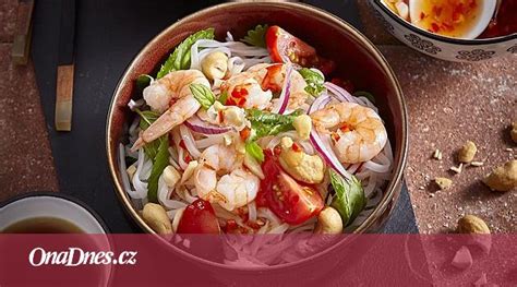 Thajský salát s rýžovými nudlemi