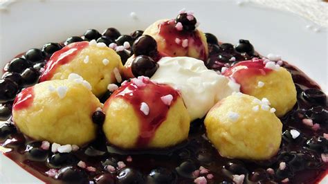 Tvarohové noky s borůvkovou omáčkou