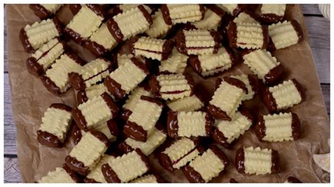 Vánoční cukroví s čokoládovou polevou